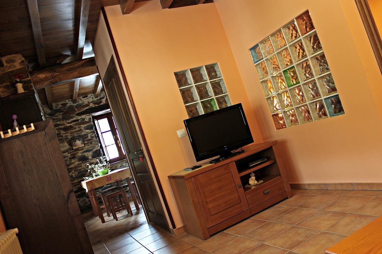 Apartamentos El Llago Boal Esterno foto
