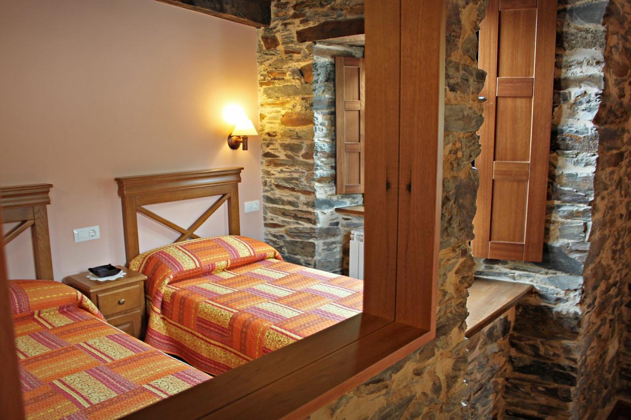 Apartamentos El Llago Boal Esterno foto